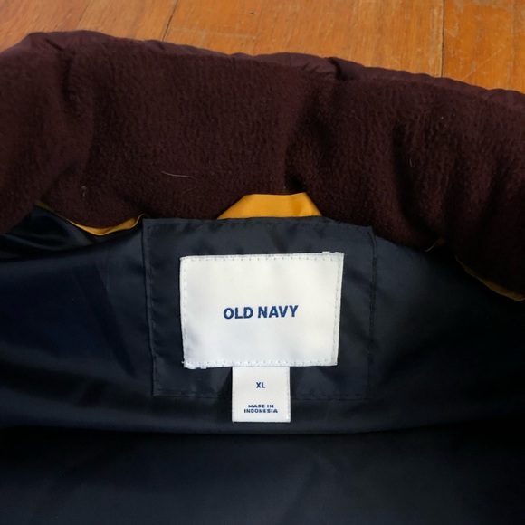 Men’s Old Navy Vest - Picture 3 of 3